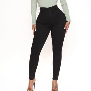 Fashion Nova Stretch Skinny Jeans (Black)